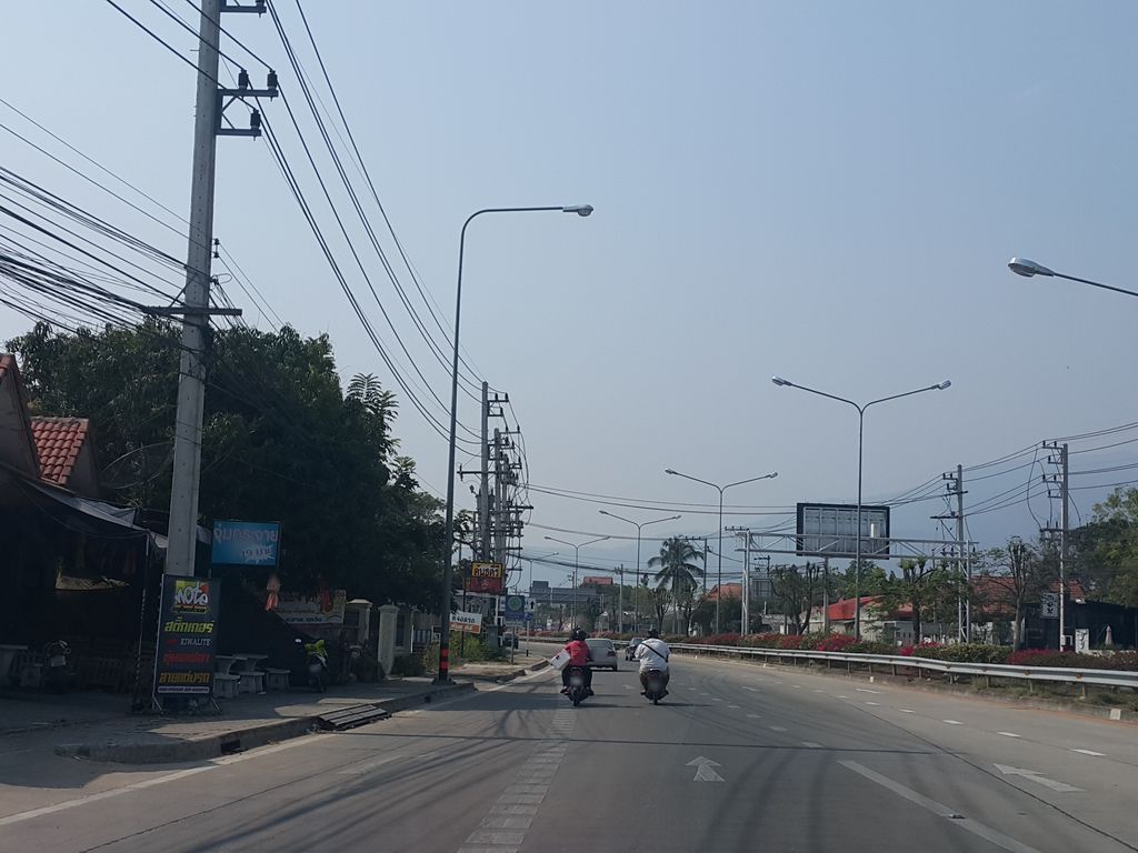ภาพถนนตรงที่ BC Green Grower Cafe ตั้งอยู่ ถ่ายโดย jrcarlsen พ.ศ. 2559 (2016) · A street-level view of where BC Green Grower Cafe stands, by jrcarlsen in 2559 (2016)