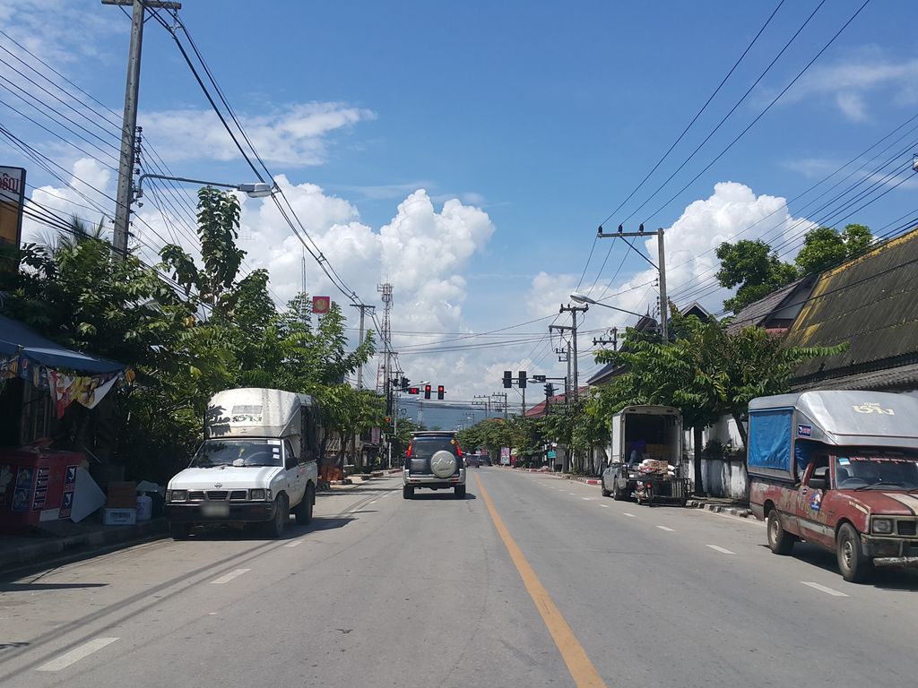 ภาพถนนตรงที่ หจก.หมู่เฮารุ่งเจริญ ตั้งอยู่ ถ่ายโดย jrcarlsen พ.ศ. 2558 (2015) · A street-level view of where หจก.หมู่เฮารุ่งเจริญ · .mu Hao Rungcherin Partnership stands, by jrcarlsen in 2558 (2015)