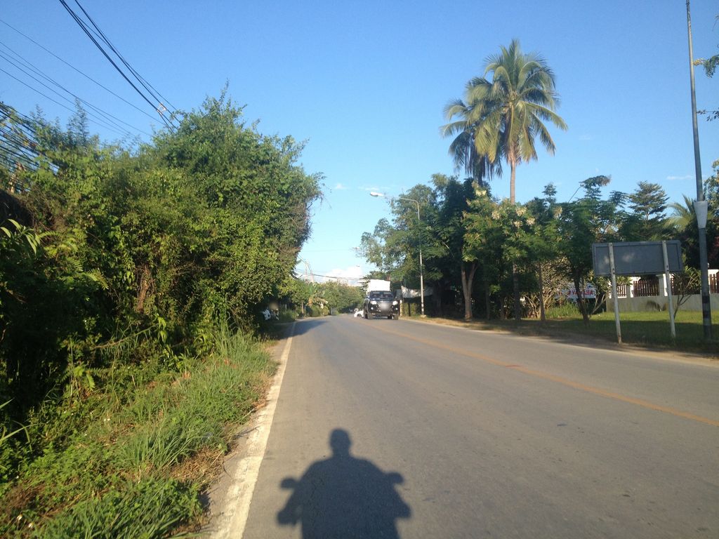 ภาพถนนตรงที่ กิจเจริญชัยหินอ่อน ตั้งอยู่ ถ่ายโดย jimwatana พ.ศ. 2558 (2015) · A street-level view of where กิจเจริญชัยหินอ่อน · Kit Charoen Chai Hinon stands, by jimwatana in 2558 (2015)