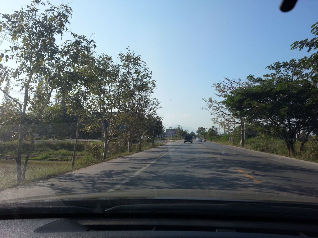 ภาพถนนตรงที่ เตี๋ยวเรือ น้องโบว์ ตั้งอยู่ ถ่ายโดย mishari พ.ศ. 2558 (2015) · A street-level view of where เตี๋ยวเรือ น้องโบว์ · Tiaoruea Nongbo stands, by mishari in 2558 (2015)