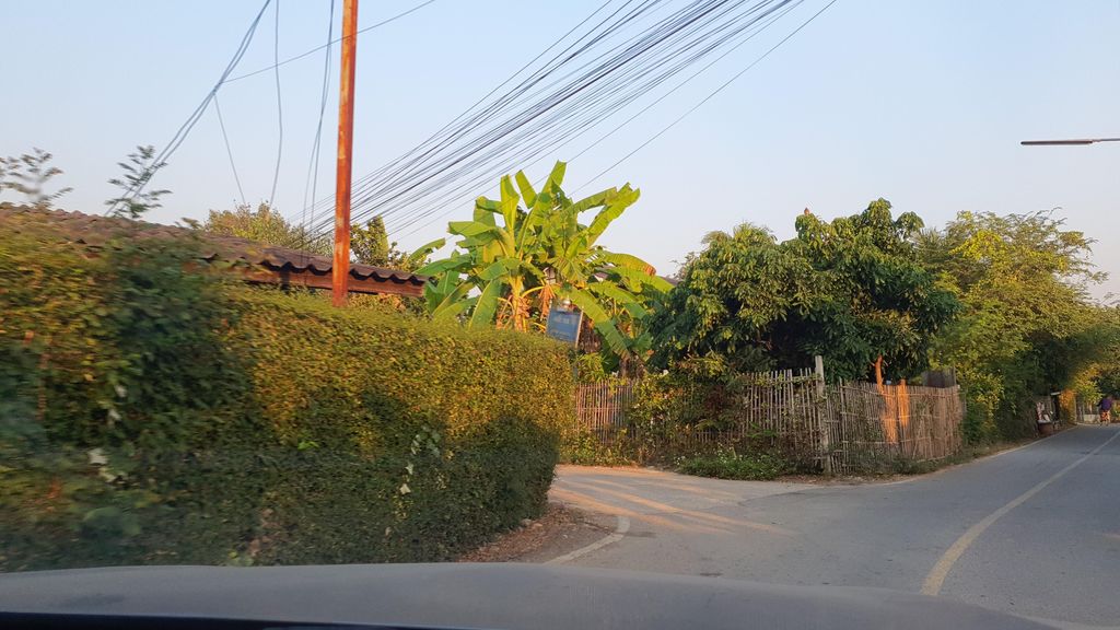 ภาพถนนตรงที่ พิศมัย อาหารเหนือ ตั้งอยู่ ถ่ายโดย jrcarlsen พ.ศ. 2566 (2023) · A street-level view of where พิศมัย อาหารเหนือ · Phitmai Ahannuea stands, by jrcarlsen in 2566 (2023)