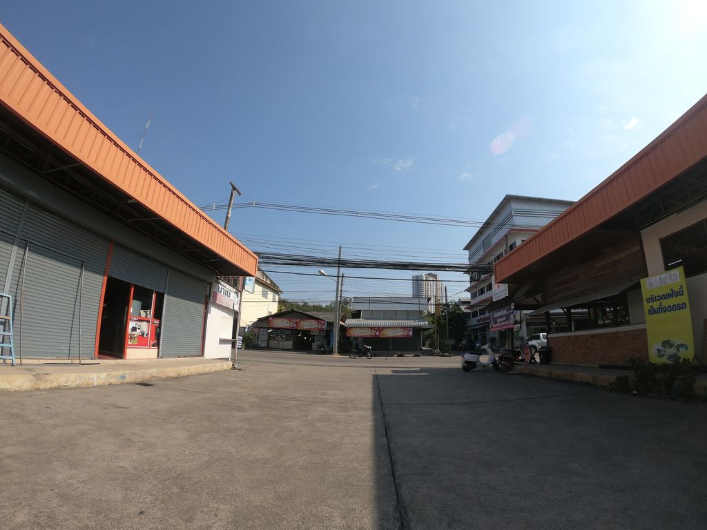 ภาพถนนตรงที่ Vesio ตั้งอยู่ ถ่ายโดย chanuwath_grab พ.ศ. 2562 (2019) · A street-level view of where Vesio stands, by chanuwath_grab in 2562 (2019)