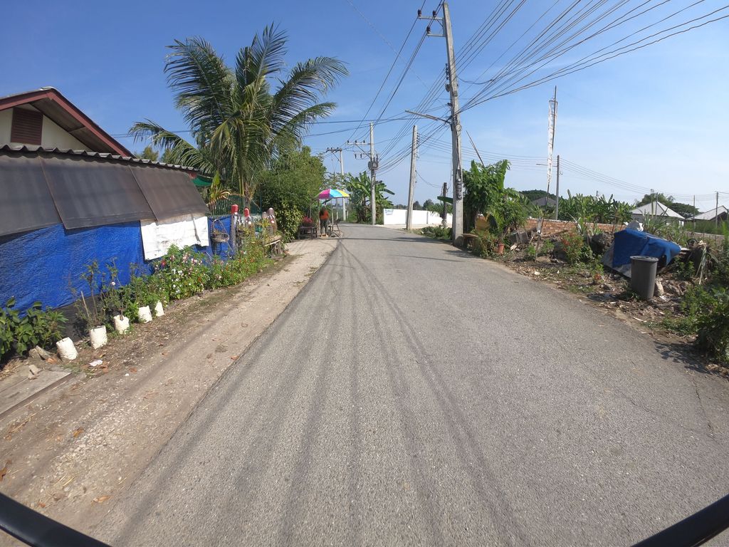 ภาพถนนตรงที่ ร้านนิก&เนล โภชนา ตั้งอยู่ ถ่ายโดย chanuwath_grab พ.ศ. 2562 (2019) · A street-level view of where ร้านนิก&เนล โภชนา · Ran Nik&Nail Photna stands, by chanuwath_grab in 2562 (2019)