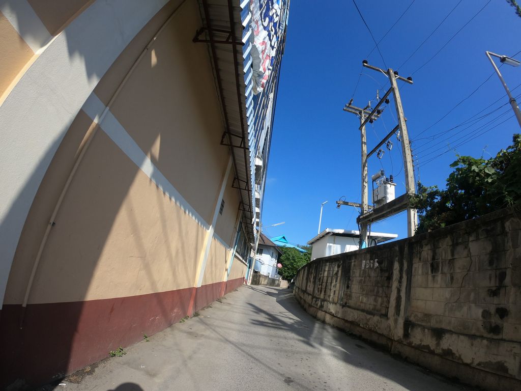 ภาพถนนตรงที่ Chan Furniture ตั้งอยู่ ถ่ายโดย chanuwath_grab พ.ศ. 2562 (2019) · A street-level view of where Chan Furniture stands, by chanuwath_grab in 2562 (2019)