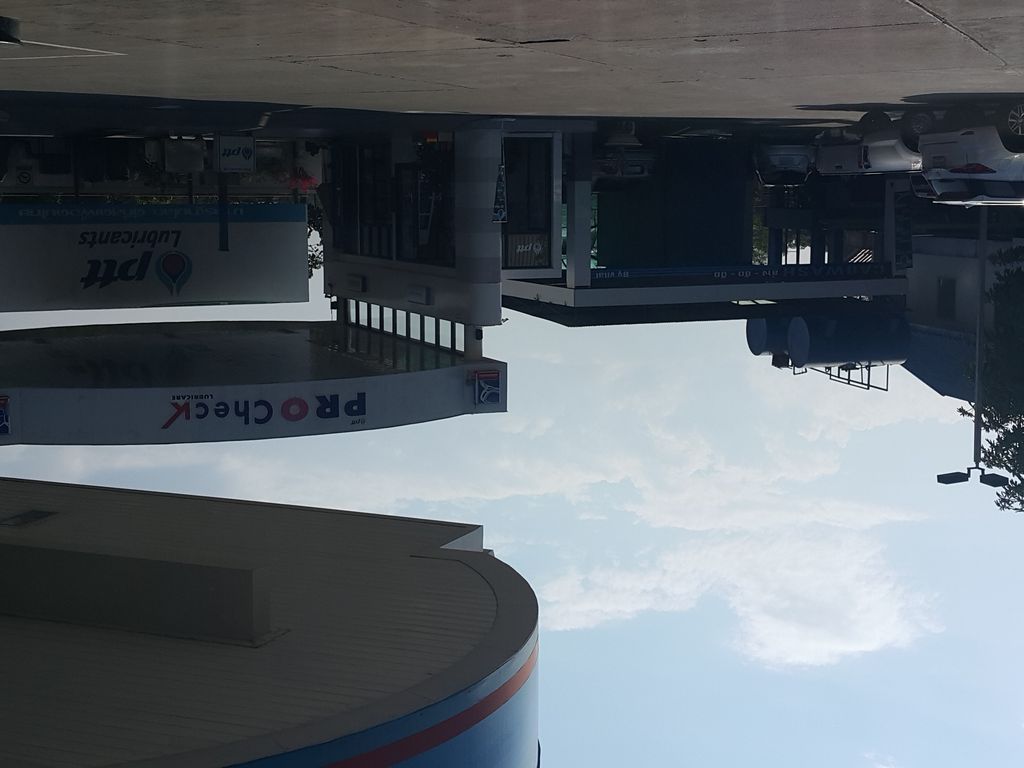 ภาพถนนตรงที่ Kluk ข้าวคลุกหม้อร้อน ตั้งอยู่ ถ่ายโดย jrcarlsen พ.ศ. 2558 (2015) · A street-level view of where Kluk ข้าวคลุกหม้อร้อน stands, by jrcarlsen in 2558 (2015)
