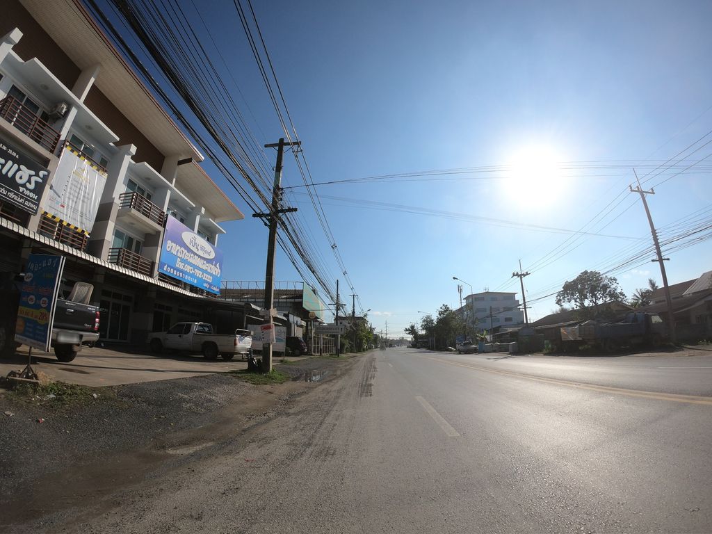 ภาพถนนตรงที่ The Hair ตั้งอยู่ ถ่ายโดย chanuwath_grab พ.ศ. 2562 (2019) · A street-level view of where The Hair stands, by chanuwath_grab in 2562 (2019)