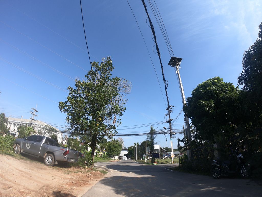 ภาพถนนตรงที่ Bok Bok House ตั้งอยู่ ถ่ายโดย chanuwath_grab พ.ศ. 2562 (2019) · A street-level view of where Bok Bok House stands, by chanuwath_grab in 2562 (2019)