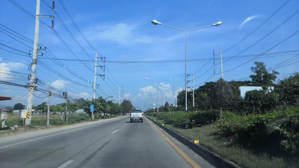 ภาพถนนตรงที่ กระทะร้อนบ่อหิน ตั้งอยู่ ถ่ายโดย charlesano พ.ศ. 2561 (2018) · A street-level view of where กระทะร้อนบ่อหิน · Kratharon Bo Hin stands, by charlesano in 2561 (2018)