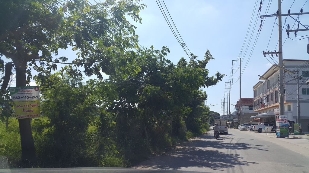 ภาพถนนตรงที่ Amiri Place ตั้งอยู่ ถ่ายโดย jrcarlsen พ.ศ. 2559 (2016) · A street-level view of where Amiri Place stands, by jrcarlsen in 2559 (2016)