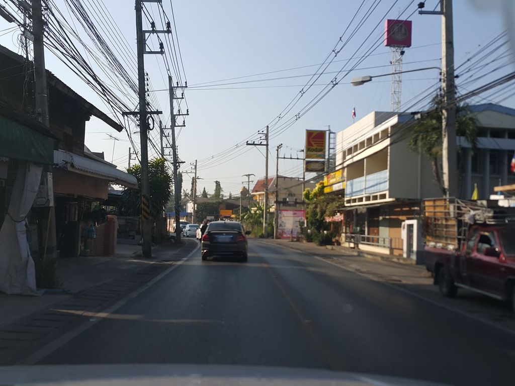 ภาพถนนตรงที่ Tuen Coffee ตื่น คอฟฟี่ ตั้งอยู่ ถ่ายโดย jrcarlsen พ.ศ. 2558 (2015) · A street-level view of where Tuen Coffee ตื่น คอฟฟี่ stands, by jrcarlsen in 2558 (2015)