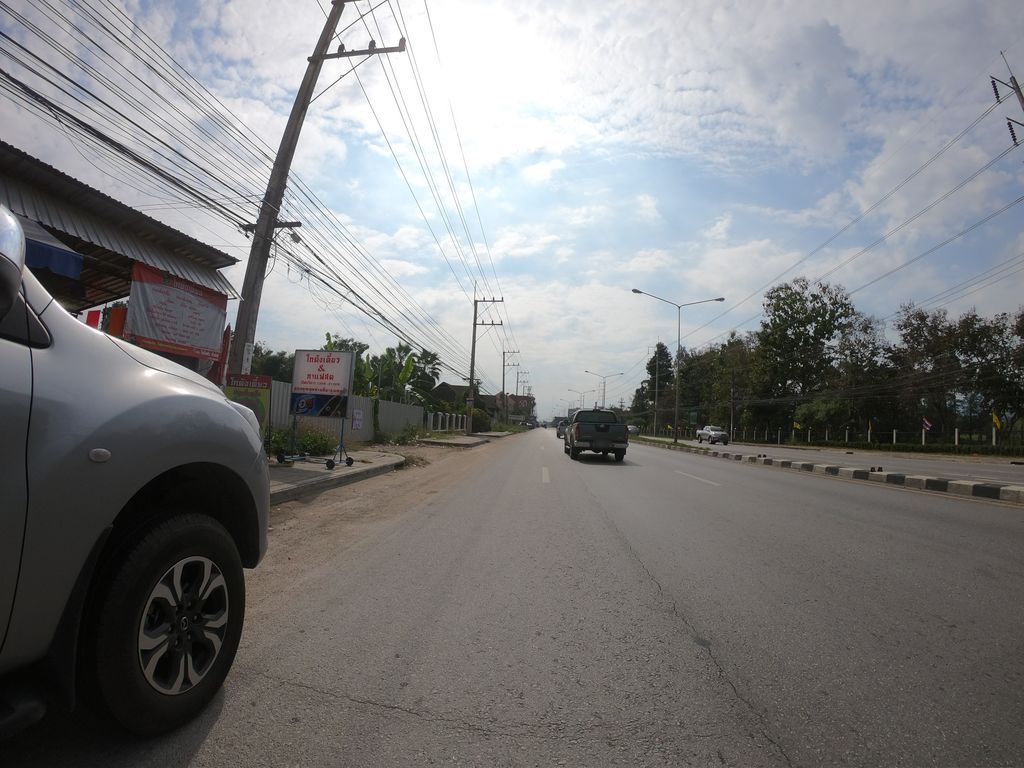 ภาพถนนตรงที่ โกดังเตี๋ยว ตั้งอยู่ ถ่ายโดย chanuwath_grab พ.ศ. 2562 (2019) · A street-level view of where โกดังเตี๋ยว · Kodangtiao stands, by chanuwath_grab in 2562 (2019)