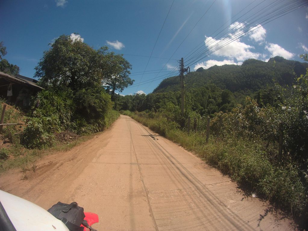 ภาพถนนตรงที่ บ้านแม่มะกู้ ตั้งอยู่ ถ่ายโดย julcnx พ.ศ. 2566 (2023) · A street-level view of where บ้านแม่มะกู้ · Ban Mae Ma Ku stands, by julcnx in 2566 (2023)
