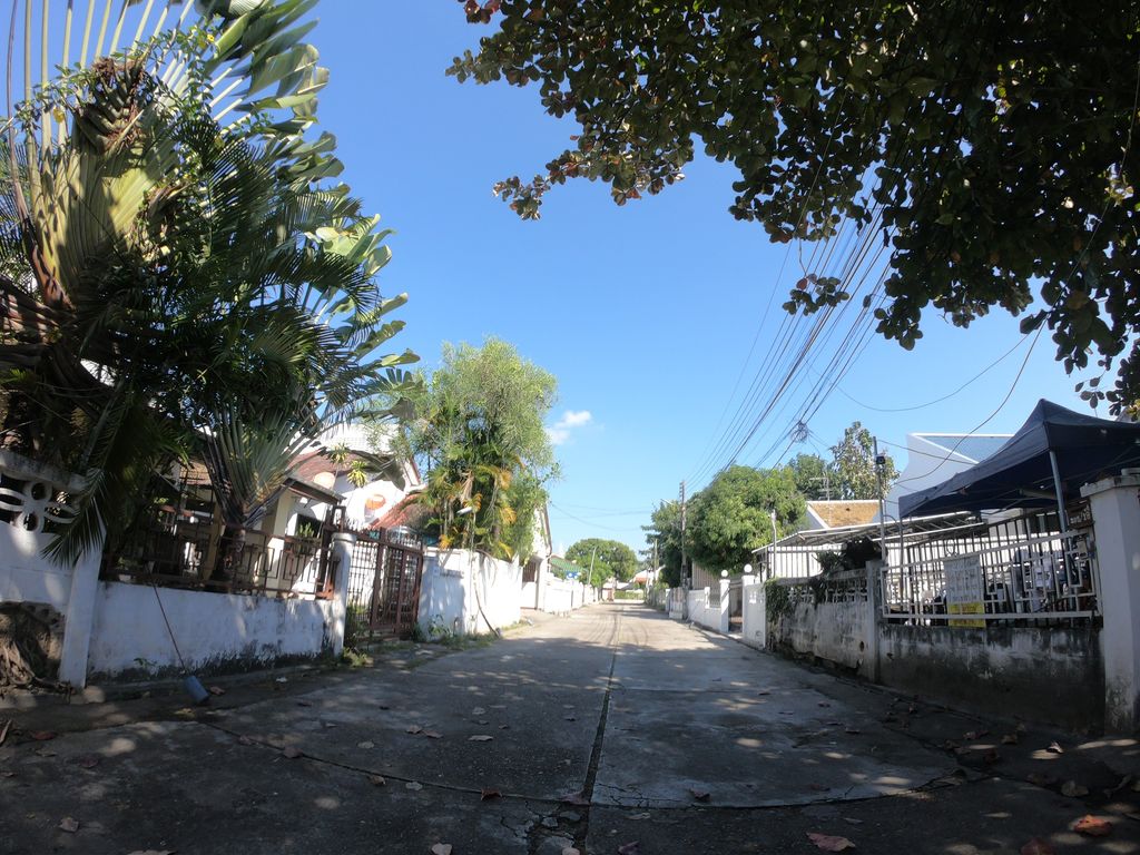 ภาพถนนตรงที่ PZent SmartHome Chiangmai ตั้งอยู่ ถ่ายโดย chanuwath_grab พ.ศ. 2562 (2019) · A street-level view of where PZent SmartHome Chiangmai stands, by chanuwath_grab in 2562 (2019)
