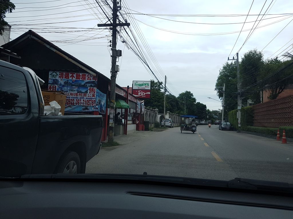 ภาพถนนตรงที่ บริษัทสานนท ตั้งอยู่ ถ่ายโดย ekkarin พ.ศ. 2561 (2018) · A street-level view of where บริษัทสานนท · Sa Nanot Company stands, by ekkarin in 2561 (2018)