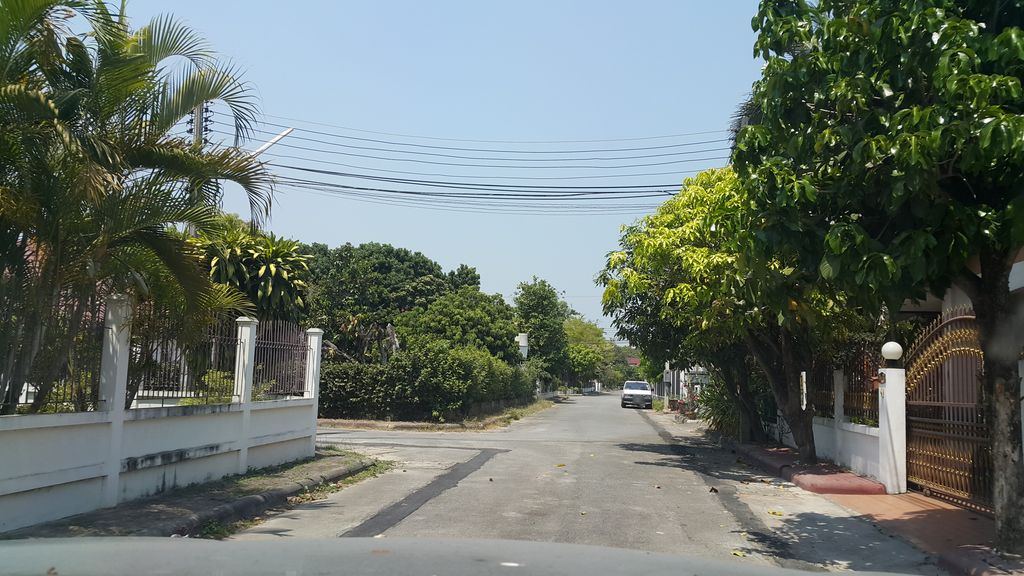 ภาพถนนตรงที่ ThailandBiking - Chiang Mai Branch ตั้งอยู่ ถ่ายโดย jrcarlsen พ.ศ. 2560 (2017) · A street-level view of where ThailandBiking - Chiang Mai Branch stands, by jrcarlsen in 2560 (2017)