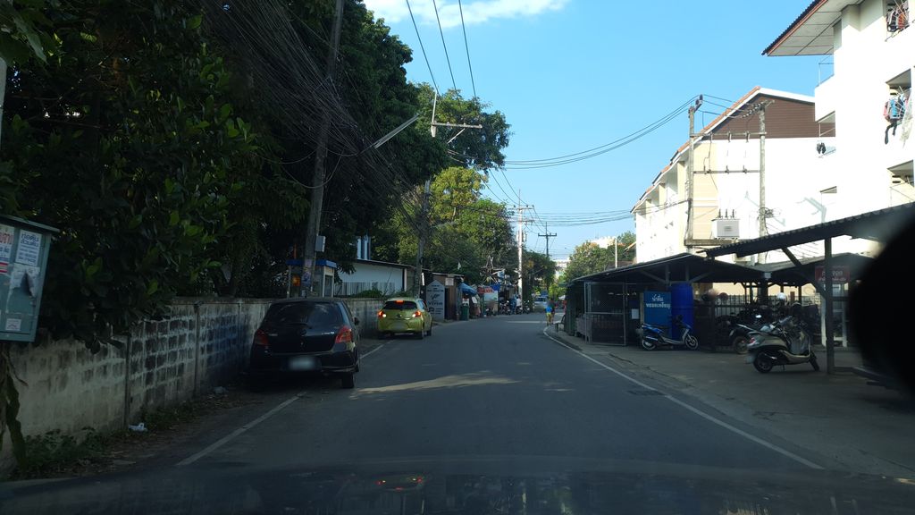 ภาพถนนตรงที่ ลาบ เด็ด เผ็ด นัว ตั้งอยู่ ถ่ายโดย jrcarlsen พ.ศ. 2562 (2019) · A street-level view of where ลาบ เด็ด เผ็ด นัว · Lap Det Phet Nua stands, by jrcarlsen in 2562 (2019)