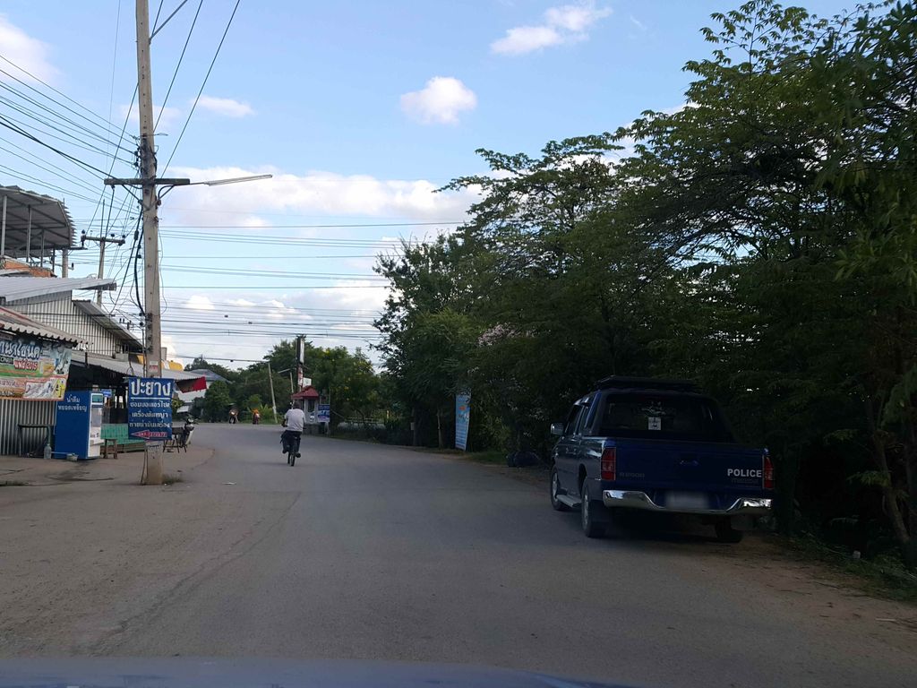 ภาพถนนตรงที่ หจก.ศรีมงคลนิยมพานิช ตั้งอยู่ ถ่ายโดย jrcarlsen พ.ศ. 2558 (2015) · A street-level view of where หจก.ศรีมงคลนิยมพานิช · .simngakhon Niimaphanit Partnership stands, by jrcarlsen in 2558 (2015)