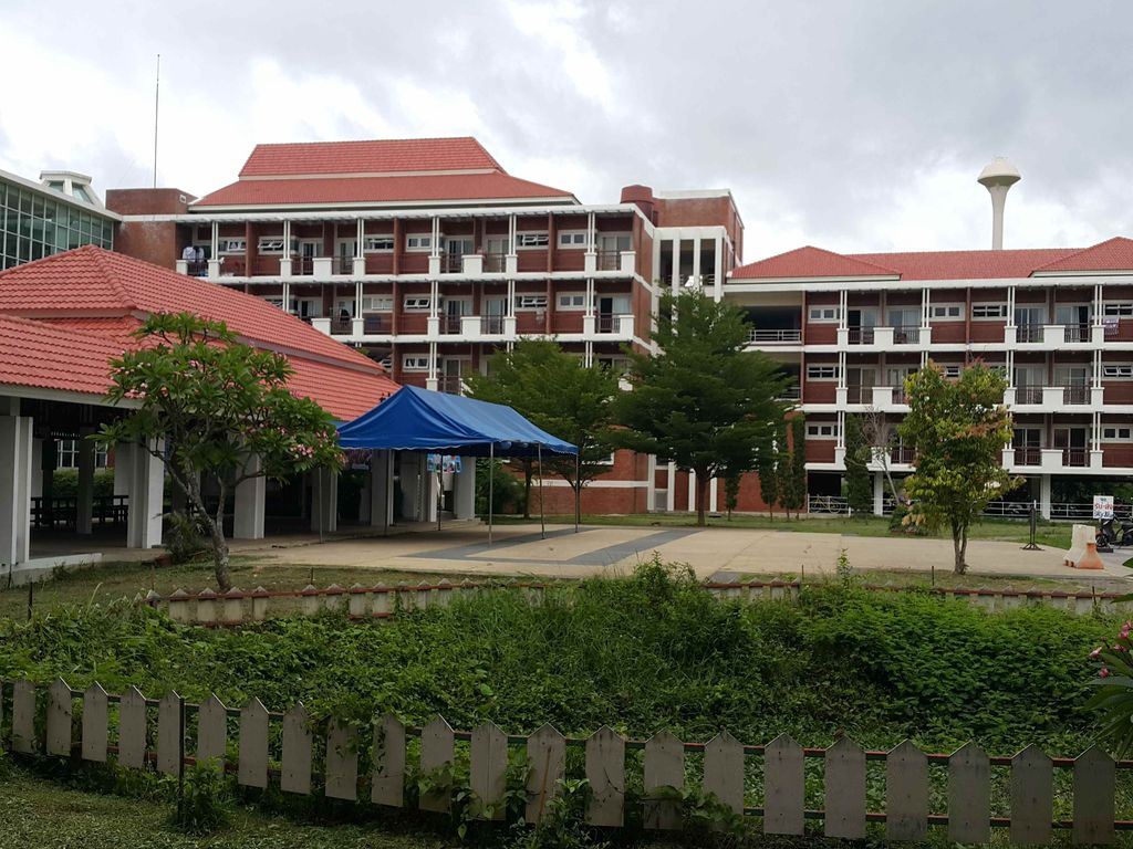 ภาพถนนตรงที่ Institute of Religion, Culture, and Peace - Payap University ตั้งอยู่ ถ่ายโดย jrcarlsen พ.ศ. 2558 (2015) · A street-level view of where Institute of Religion, Culture, and Peace - Payap University stands, by jrcarlsen in 2558 (2015)