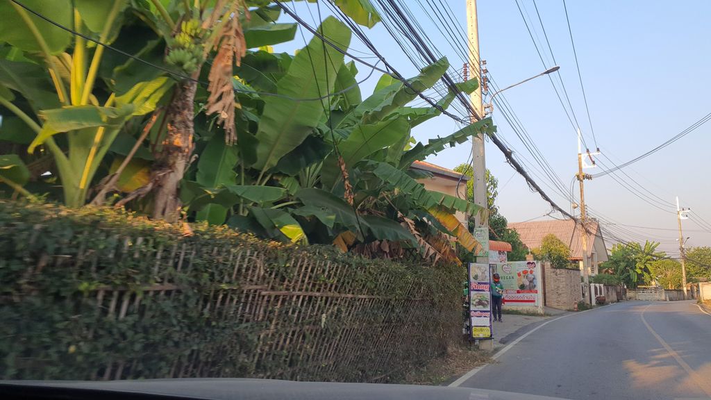 ภาพถนนตรงที่ 88สิงคโปร์บะกุ๊ดเต๋ 88新加坡肉骨茶 ตั้งอยู่ ถ่ายโดย jrcarlsen พ.ศ. 2566 (2023) · A street-level view of where 88สิงคโปร์บะกุ๊ดเต๋ 88新加坡肉骨茶 · 88singkha Bakutte 88新加坡肉骨茶 stands, by jrcarlsen in 2566 (2023)