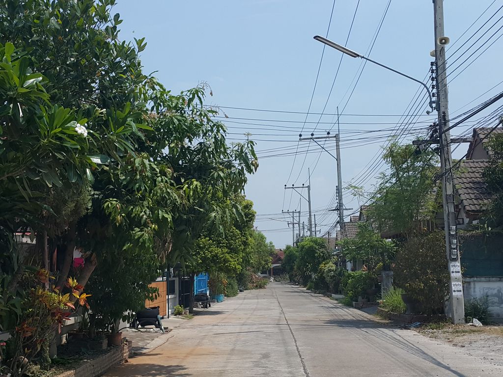 ภาพถนนตรงที่ Z Fast Car Rental & Auto Services ตั้งอยู่ ถ่ายโดย jrcarlsen พ.ศ. 2559 (2016) · A street-level view of where Z Fast Car Rental & Auto Services stands, by jrcarlsen in 2559 (2016)