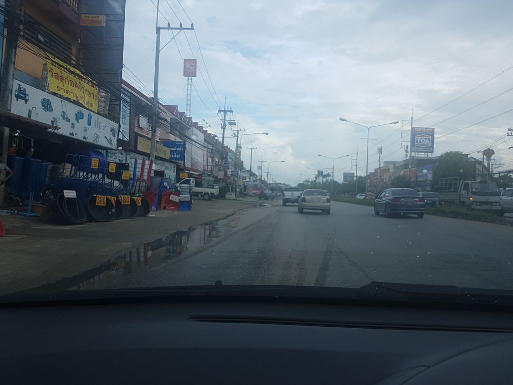 ภาพถนนตรงที่ ป่าโมกการประปา ตั้งอยู่ ถ่ายโดย ekkarin พ.ศ. 2561 (2018) · A street-level view of where ป่าโมกการประปา · Pa Mok Kanprapa stands, by ekkarin in 2561 (2018)