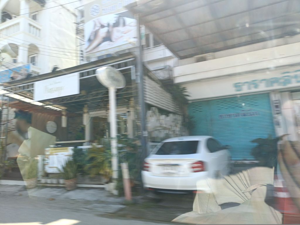 ภาพถนนตรงที่ Nuan Nil : Secret Courtyard ตั้งอยู่ ถ่ายโดย skillsy พ.ศ. 2568 (2025) · A street-level view of where Nuan Nil : Secret Courtyard stands, by skillsy in 2568 (2025)