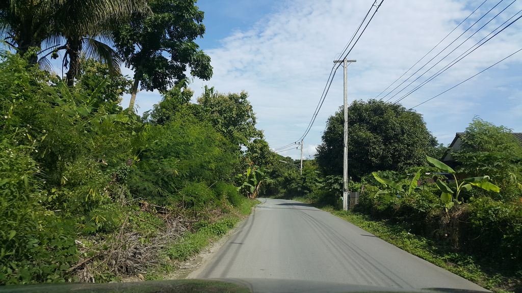 ภาพถนนตรงที่ ส้มตำลำแต้แต้จ้าว ตั้งอยู่ ถ่ายโดย jrcarlsen พ.ศ. 2559 (2016) · A street-level view of where ส้มตำลำแต้แต้จ้าว · Som Tam Lamtae Tae Chao stands, by jrcarlsen in 2559 (2016)
