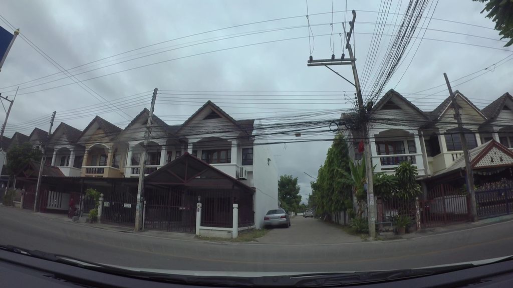 ภาพถนนตรงที่ อุสา ซาลอน ตั้งอยู่ ถ่ายโดย kaart_3 พ.ศ. 2562 (2019) · A street-level view of where อุสา ซาลอน · Usa Salon stands, by kaart_3 in 2562 (2019)