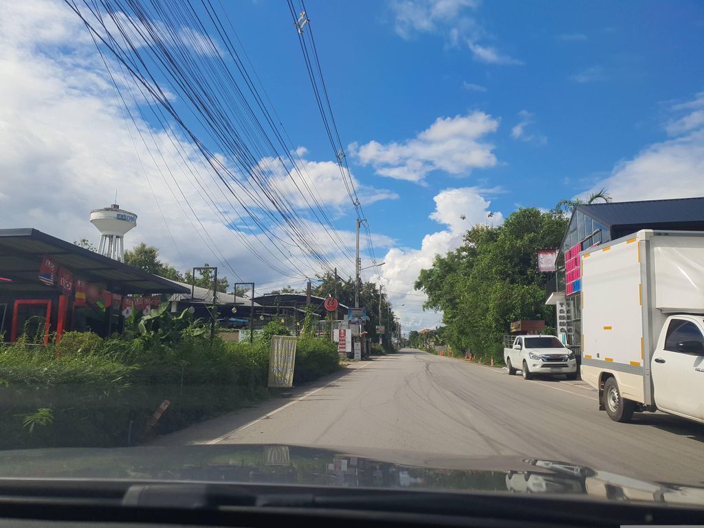 ภาพถนนตรงที่ Click Some ตั้งอยู่ ถ่ายโดย jrcarlsen พ.ศ. 2566 (2023) · A street-level view of where Click Some stands, by jrcarlsen in 2566 (2023)