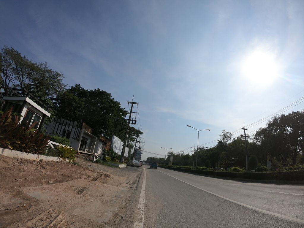 ภาพถนนตรงที่ Carpenter Avenue ตั้งอยู่ ถ่ายโดย chanuwath_grab พ.ศ. 2562 (2019) · A street-level view of where Carpenter Avenue stands, by chanuwath_grab in 2562 (2019)