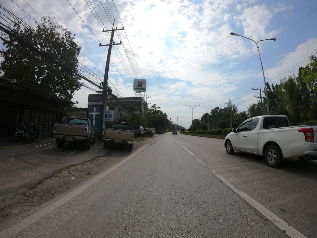 ภาพถนนตรงที่ คริสตจักรเปี่ยมรัก ตั้งอยู่ ถ่ายโดย chanuwath_grab พ.ศ. 2562 (2019) · A street-level view of where คริสตจักรเปี่ยมรัก · Piamrak Church stands, by chanuwath_grab in 2562 (2019)