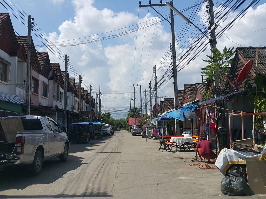 ภาพถนนตรงที่ จักรยานไฟฟ้า รถสามล้อไฟฟ้า ภาคเหนือ-เชียงใหม่ ตั้งอยู่ ถ่ายโดย jrcarlsen พ.ศ. 2558 (2015) · A street-level view of where จักรยานไฟฟ้า รถสามล้อไฟฟ้า ภาคเหนือ-เชียงใหม่ · Chakrayanfaifa Rot Samlofaifa Phaknuea-Chiang Mai stands, by jrcarlsen in 2558 (2015)