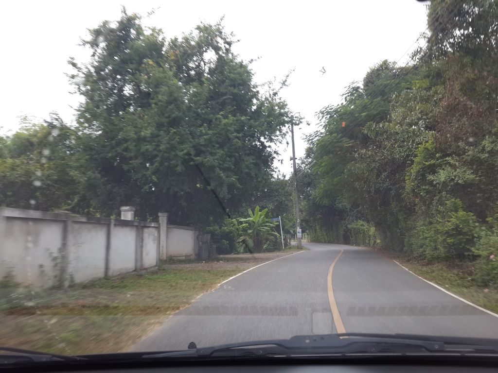ภาพถนนตรงที่ เรือนเทวะพระมุนี ตั้งอยู่ ถ่ายโดย mishari พ.ศ. 2557 (2014) · A street-level view of where เรือนเทวะพระมุนี · Ruean Theophramuni stands, by mishari in 2557 (2014)
