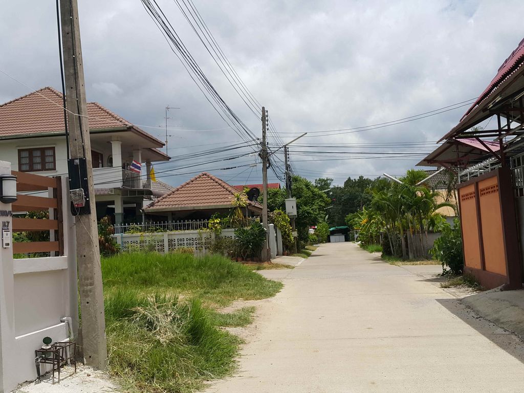 ภาพถนนตรงที่ Touchnewmedia co., Ltd. ตั้งอยู่ ถ่ายโดย jrcarlsen พ.ศ. 2558 (2015) · A street-level view of where Touchnewmedia co., Ltd. stands, by jrcarlsen in 2558 (2015)