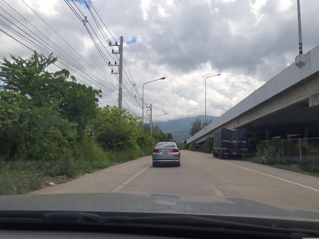 ภาพถนนตรงที่ ออน เดอะ เวย์ แคมป์ ปิ้ง ย่าง ตั้งอยู่ ถ่ายโดย jrcarlsen พ.ศ. 2566 (2023) · A street-level view of where ออน เดอะ เวย์ แคมป์ ปิ้ง ย่าง · On The Way Camp Ping Yang stands, by jrcarlsen in 2566 (2023)