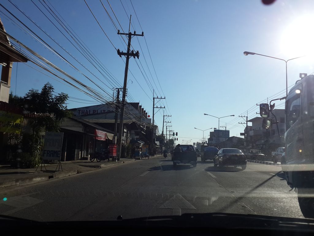 ภาพถนนตรงที่ ร้านแม่ว้นจานดาวเทียม ตั้งอยู่ ถ่ายโดย mishari พ.ศ. 2557 (2014) · A street-level view of where ร้านแม่ว้นจานดาวเทียม · Ran Mae Won Chandaothiam stands, by mishari in 2557 (2014)