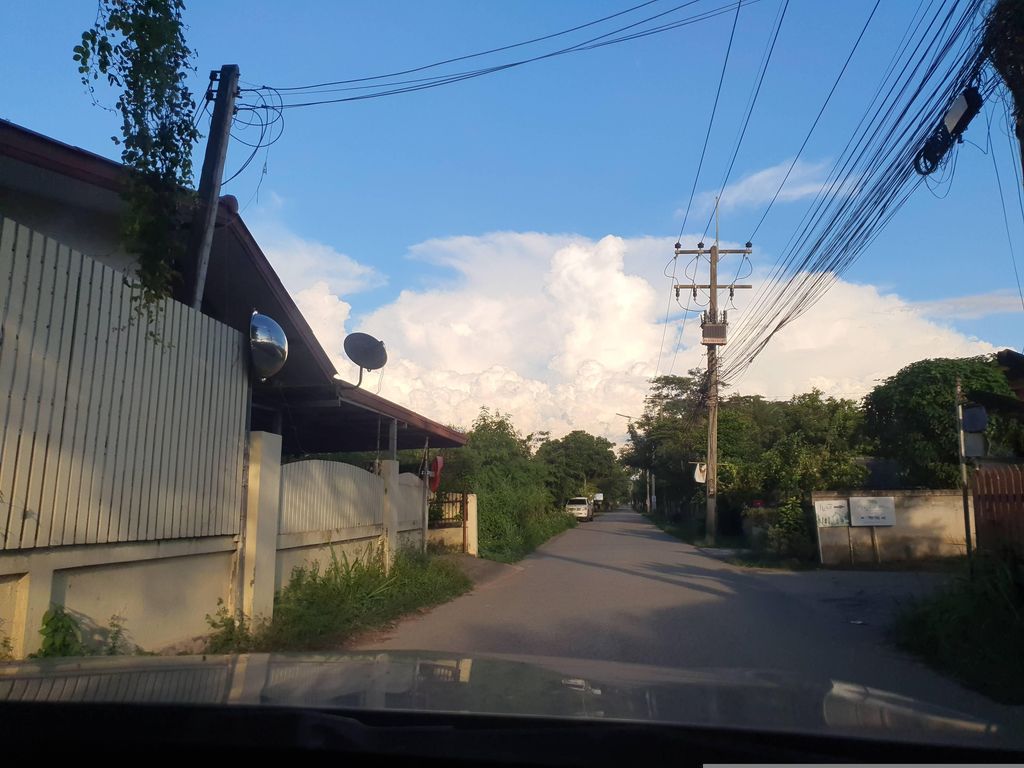 ภาพถนนตรงที่ บ้านสวนริมสา ตั้งอยู่ ถ่ายโดย jrcarlsen พ.ศ. 2566 (2023) · A street-level view of where บ้านสวนริมสา · Ban Suan Rim Sa stands, by jrcarlsen in 2566 (2023)