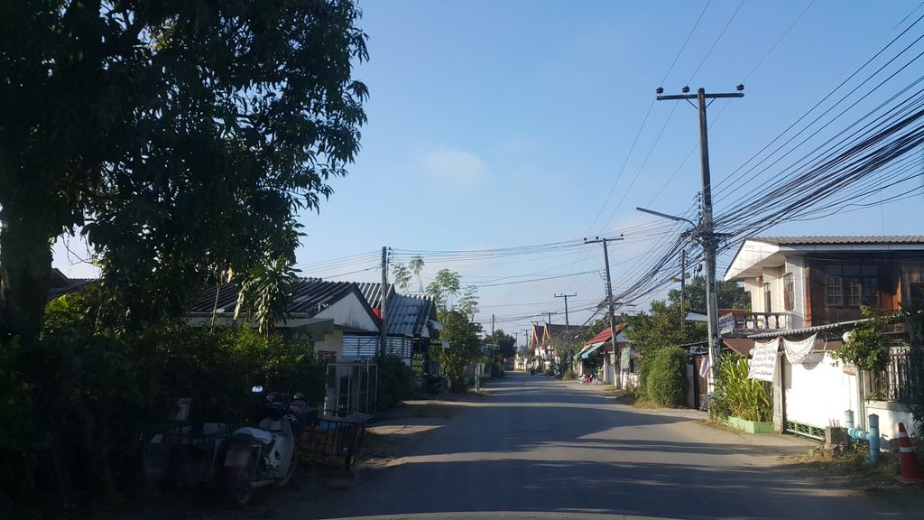 ภาพถนนตรงที่ อารี บาร์บาร์ ตั้งอยู่ ถ่ายโดย jrcarlsen พ.ศ. 2561 (2018) · A street-level view of where อารี บาร์บาร์ · Ari Bar Bar stands, by jrcarlsen in 2561 (2018)