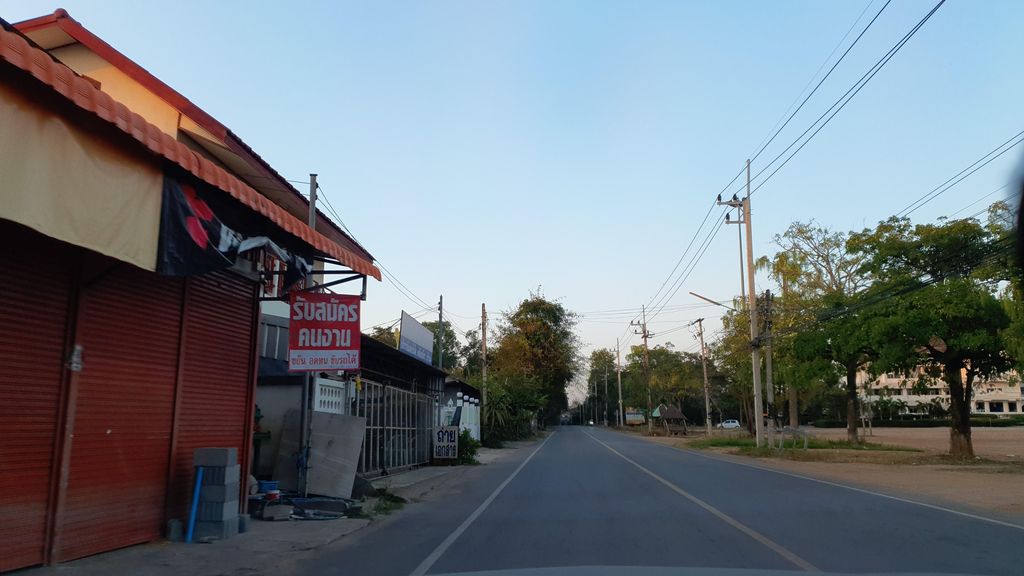 ภาพถนนตรงที่ ร้านมั่งมูลพาณิช ตั้งอยู่ ถ่ายโดย jrcarlsen พ.ศ. 2565 (2022) · A street-level view of where ร้านมั่งมูลพาณิช · Ran Mangmunphanit stands, by jrcarlsen in 2565 (2022)