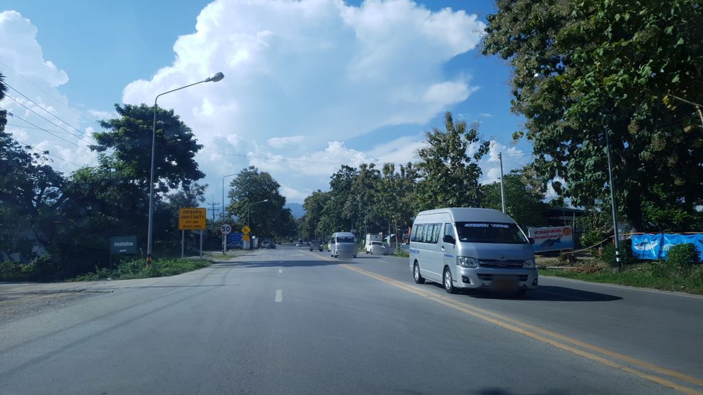 ภาพถนนตรงที่ Sp หมูกระทะ ตั้งอยู่ ถ่ายโดย silamanee พ.ศ. 2561 (2018) · A street-level view of where Sp หมูกระทะ · Sp Mukratha stands, by silamanee in 2561 (2018)