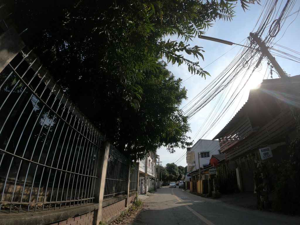 ภาพถนนตรงที่ คริสตจักรชีวิตเต็มล้น ตั้งอยู่ ถ่ายโดย chanuwath_grab พ.ศ. 2562 (2019) · A street-level view of where คริสตจักรชีวิตเต็มล้น · Chiwit Tem Lon Church stands, by chanuwath_grab in 2562 (2019)