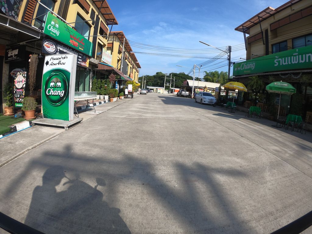 ภาพถนนตรงที่ ชมมัดย้อม ตั้งอยู่ ถ่ายโดย chanuwath_grab พ.ศ. 2562 (2019) · A street-level view of where ชมมัดย้อม · Chommatyom stands, by chanuwath_grab in 2562 (2019)