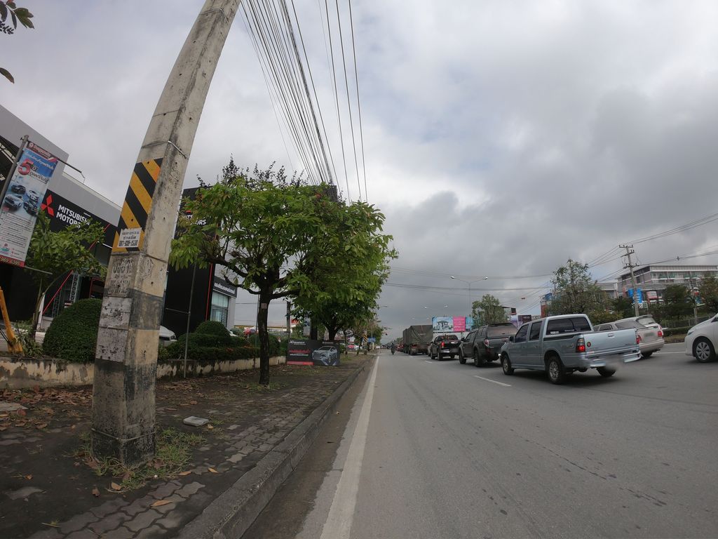 ภาพถนนตรงที่ ปริมมิตซูแสงชัยเชียงใหม่ใกล้แยกรวมโชค ตั้งอยู่ ถ่ายโดย chanuwath_grab พ.ศ. 2562 (2019) · A street-level view of where ปริมมิตซูแสงชัยเชียงใหม่ใกล้แยกรวมโชค · Pa Rim Mitsusaengchai Chiang Mai Klai Yaekruamchok stands, by chanuwath_grab in 2562 (2019)