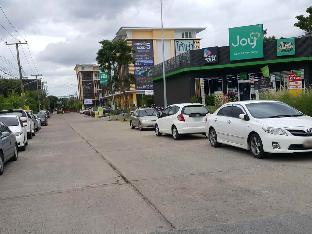 ภาพถนนตรงที่ Star Avenue 3 Viva Terrace ตั้งอยู่ ถ่ายโดย jrcarlsen พ.ศ. 2558 (2015) · A street-level view of where Star Avenue 3 Viva Terrace stands, by jrcarlsen in 2558 (2015)