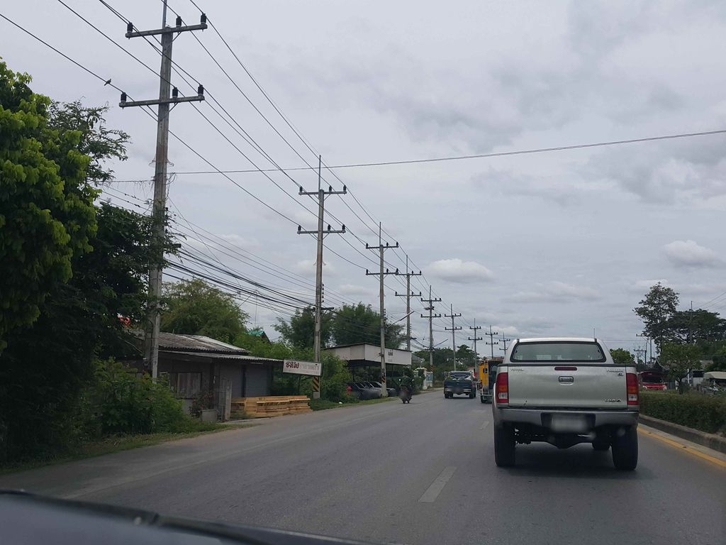 ภาพถนนตรงที่ บุญธรรมปราสาททอง ตั้งอยู่ ถ่ายโดย jrcarlsen พ.ศ. 2558 (2015) · A street-level view of where บุญธรรมปราสาททอง · Buntham Prasat Thong stands, by jrcarlsen in 2558 (2015)