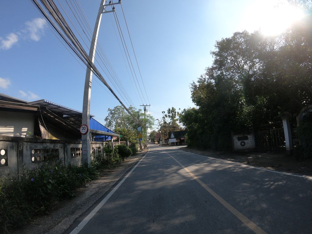 ภาพถนนตรงที่ ครัวภัสสร อาหารตามสั่ง ตั้งอยู่ ถ่ายโดย chanuwath_grab พ.ศ. 2562 (2019) · A street-level view of where ครัวภัสสร อาหารตามสั่ง · Khruaphatsa Ahantamsang stands, by chanuwath_grab in 2562 (2019)