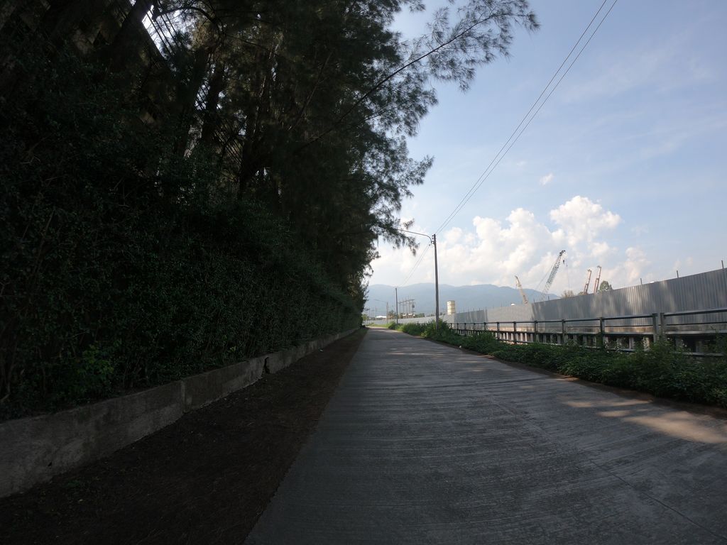ภาพถนนตรงที่ LPC-English Department ตั้งอยู่ ถ่ายโดย chanuwath_grab พ.ศ. 2562 (2019) · A street-level view of where LPC-English Department stands, by chanuwath_grab in 2562 (2019)