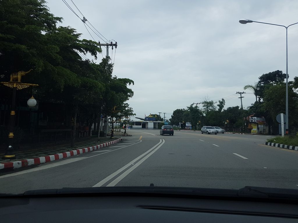 ภาพถนนตรงที่ Pure Grappling Chiang Mai ตั้งอยู่ ถ่ายโดย ekkarin พ.ศ. 2561 (2018) · A street-level view of where Pure Grappling Chiang Mai stands, by ekkarin in 2561 (2018)
