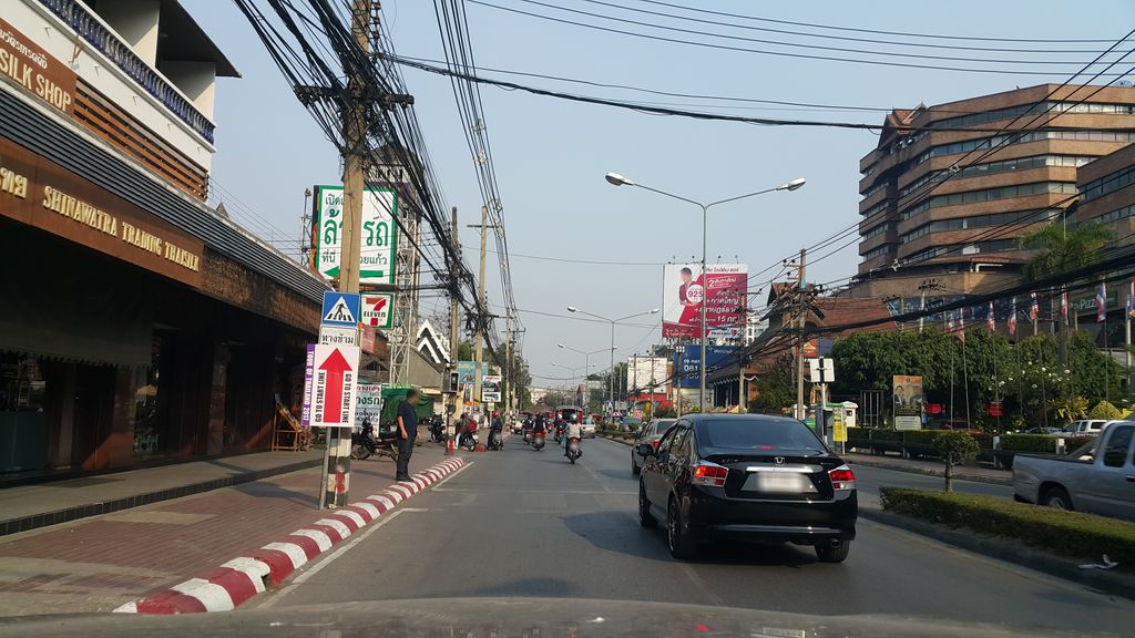 ภาพถนนตรงที่ เรียนภาษาจีนเชียงใหม่ - โรงเรียนศิริเทพ สอนภาษาจีน ภาษาอังกฤษ ตั้งอยู่ ถ่ายโดย jrcarlsen พ.ศ. 2560 (2017) · A street-level view of where เรียนภาษาจีนเชียงใหม่ - โรงเรียนศิริเทพ สอนภาษาจีน ภาษาอังกฤษ · Rianphasachin Chiang Mai - Rongrian Siri Thep Sonphasachin Phasaangkarisa stands, by jrcarlsen in 2560 (2017)