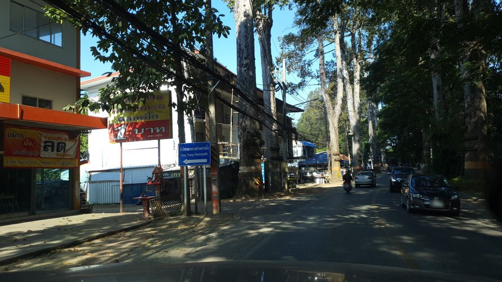 ภาพถนนตรงที่ เวฬุ น้ำเต้าหู้ ตั้งอยู่ ถ่ายโดย jrcarlsen พ.ศ. 2562 (2019) · A street-level view of where เวฬุ น้ำเต้าหู้ · Welu Nam Taohu stands, by jrcarlsen in 2562 (2019)